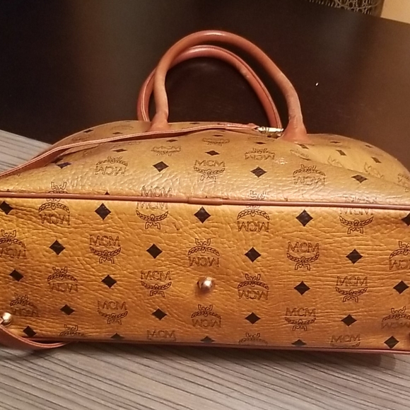 Large MCM Original Tote - Picture 7 of 11